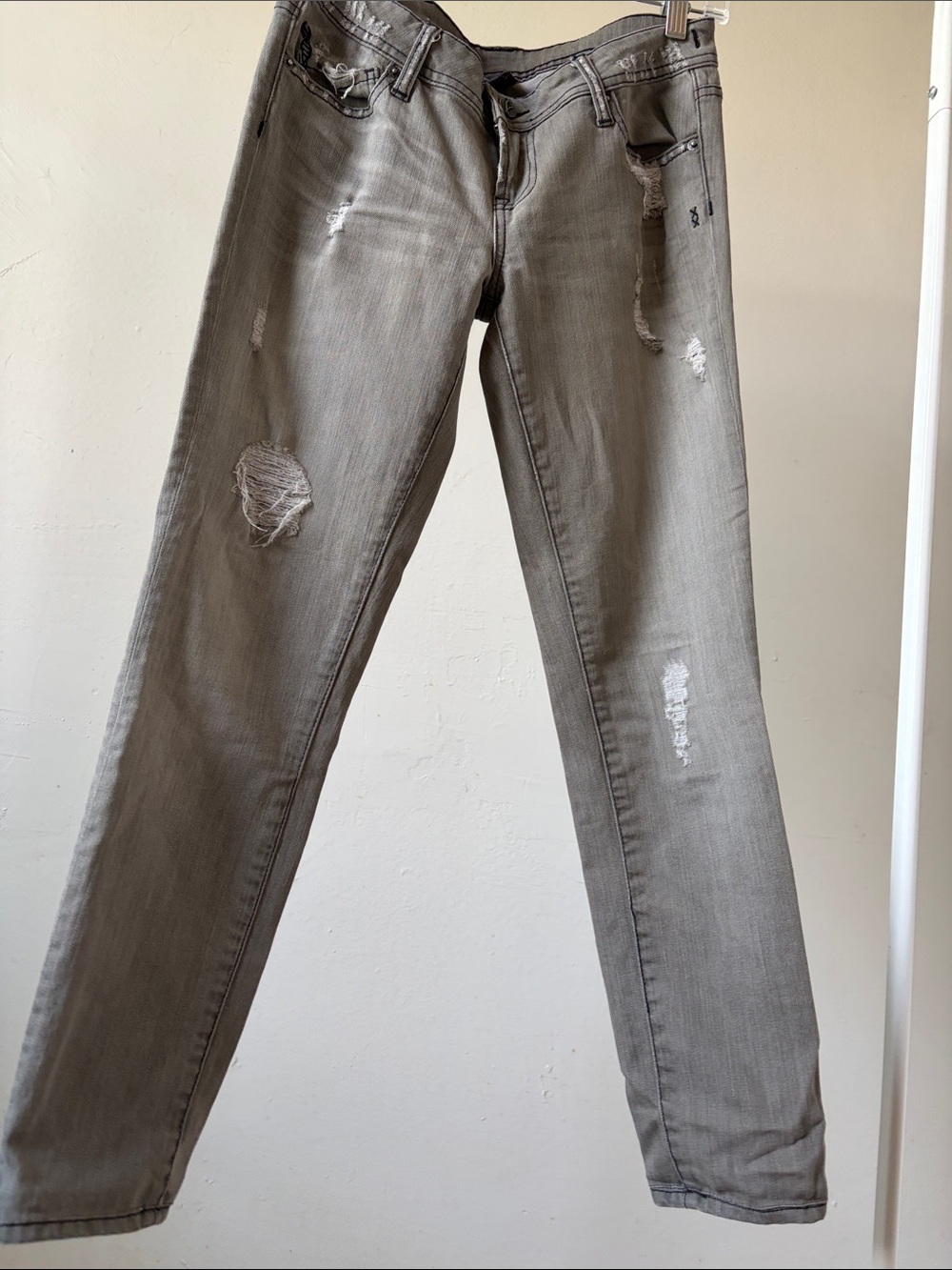 Free People Straight Leg Distressed Jeans in Faded Gray size 27